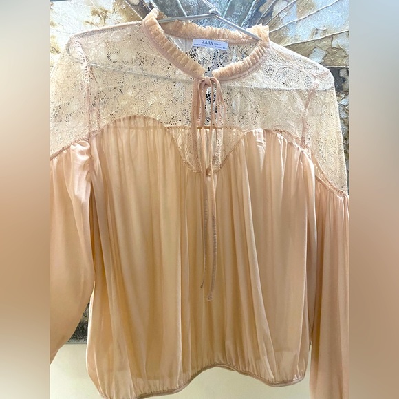❌❌SOLD❌❌ZARA BLOUSE WITH LACE AND FRONT TIE DETAILING. - Picture 5 of 6